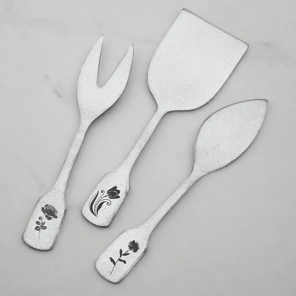 Matte Floral 3 Piece Cheese Spreader Set
