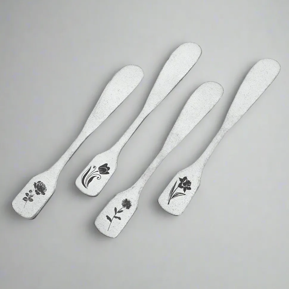 Matte Floral Set of 4 Spreaders